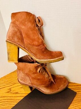 UGG Australia Sofia soft suede leather sherpa lined boots in Cinnamon color sz9